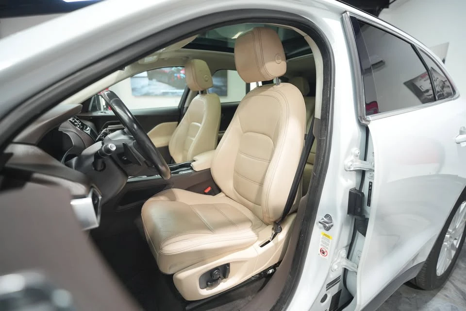 2017 Jaguar F-Pace - Image 19 of 20