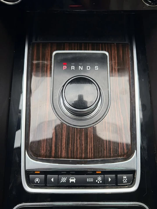 2017 Jaguar F-Pace - Image 13 of 19