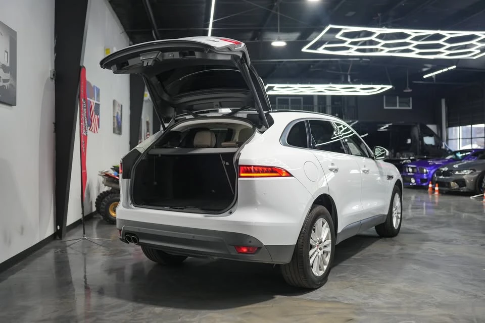 2017 Jaguar F-Pace - Image 13 of 20