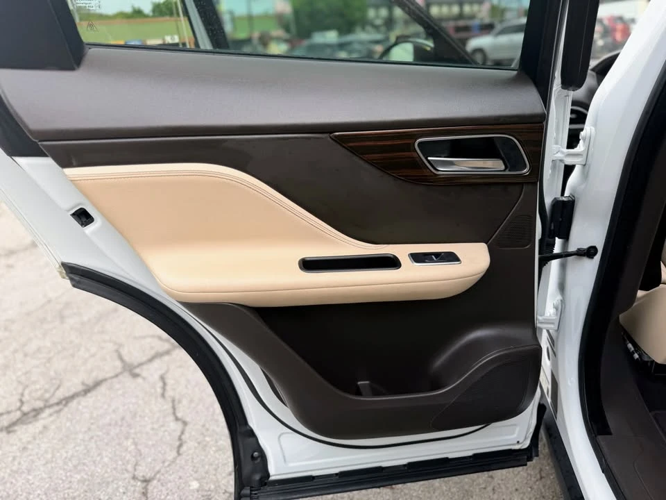 2017 Jaguar F-Pace - Image 18 of 19