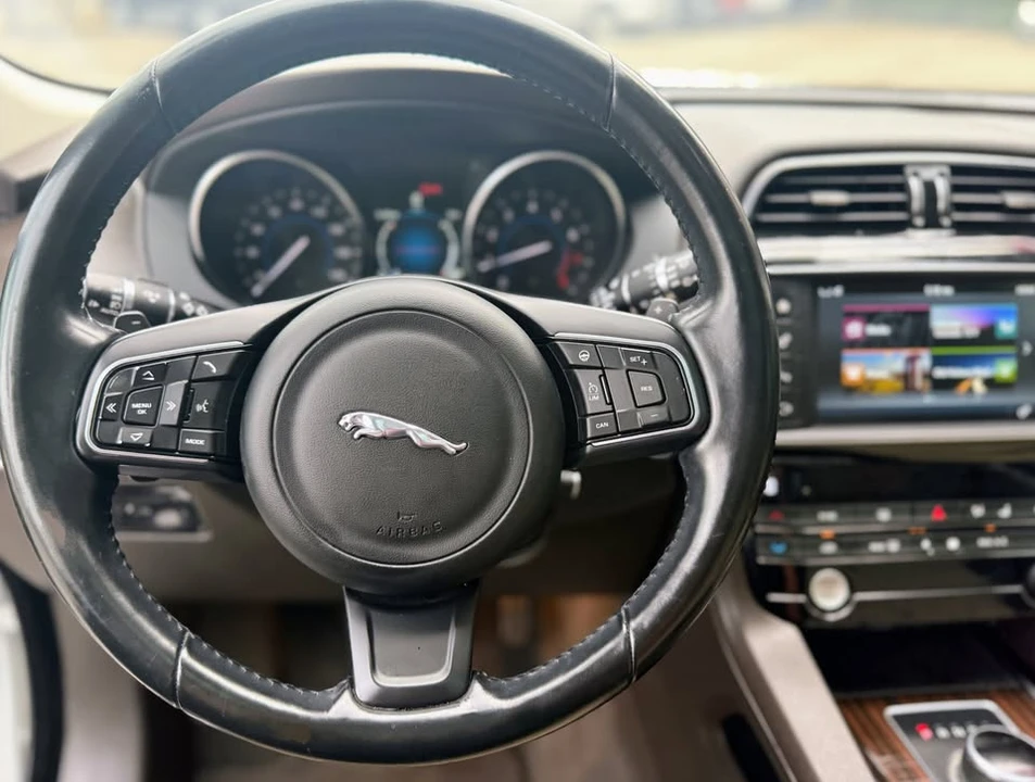 2017 Jaguar F-Pace - Image 10 of 19
