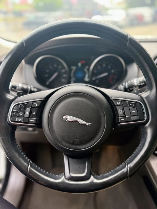 2017 Jaguar F-Pace - Image 14 of 19