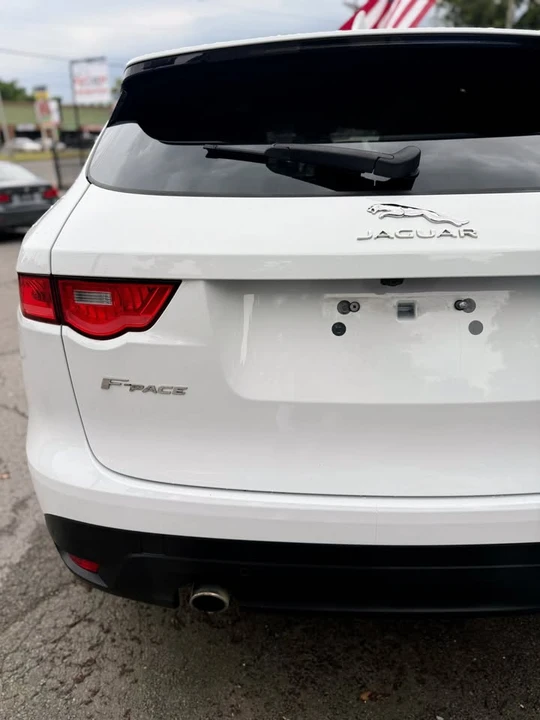 2017 Jaguar F-Pace - Image 5 of 19