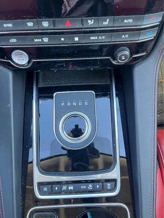 2017 Jaguar F-Pace - Image 12 of 19