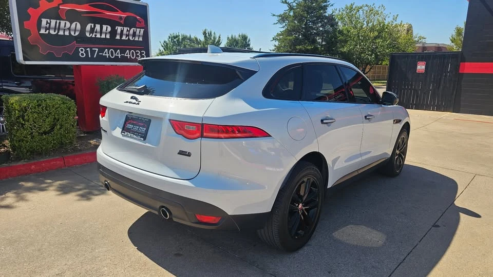 2017 Jaguar F-Pace - Image 8 of 20