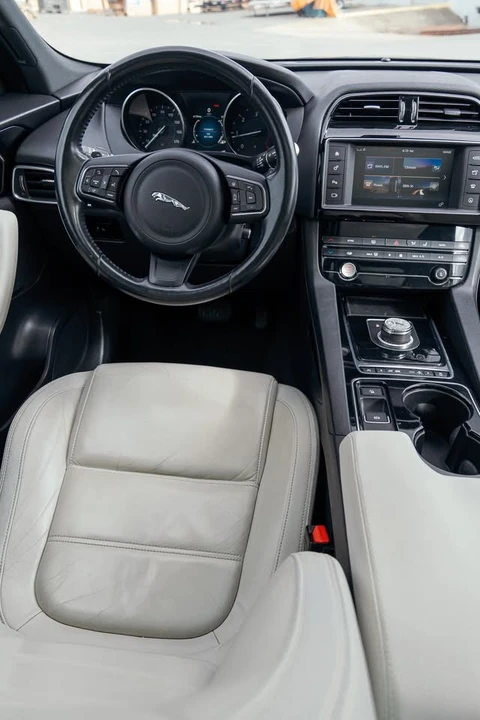 2017 Jaguar F-Pace - Image 14 of 20