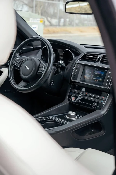 2017 Jaguar F-Pace - Image 17 of 20