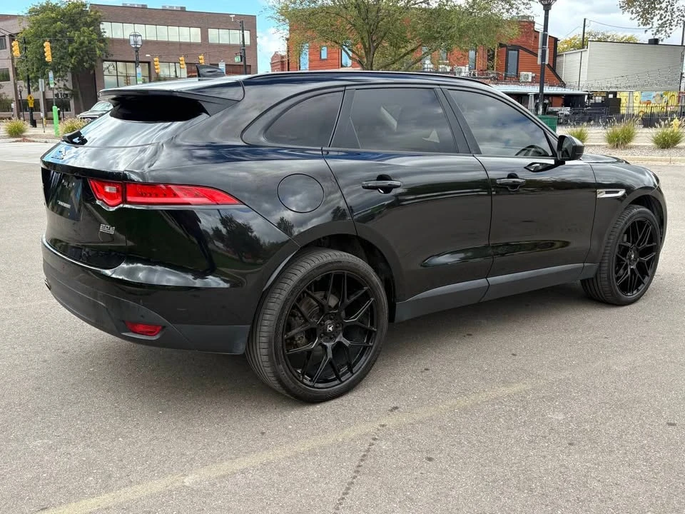 2017 Jaguar F-Pace - Image 9 of 15