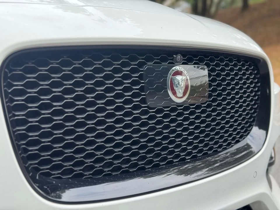 2017 Jaguar F-Pace - Image 11 of 20