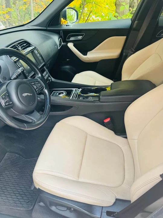 2017 Jaguar F-Pace - Image 6 of 8
