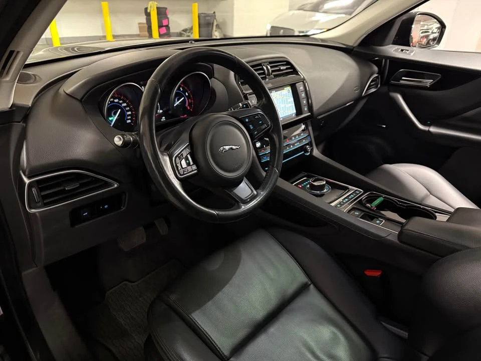 2017 Jaguar F-Pace - Image 10 of 17