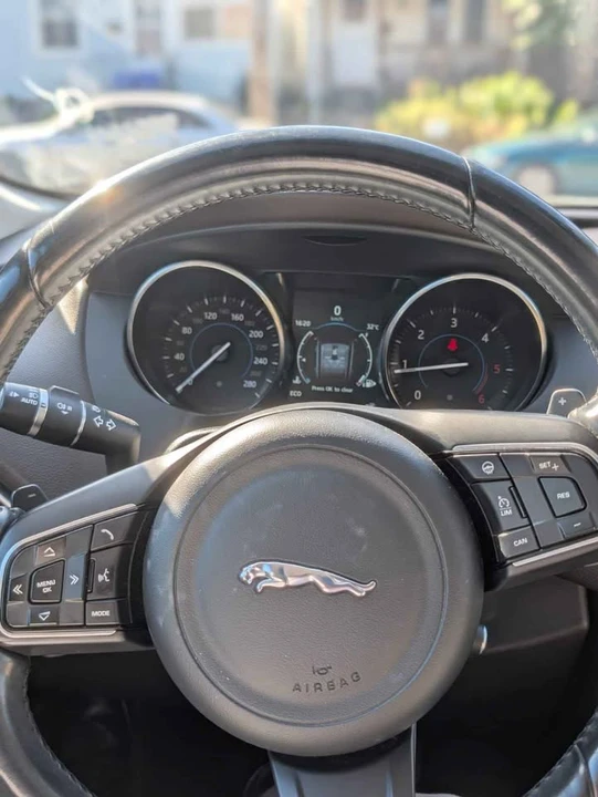 2017 Jaguar F-Pace - Image 4 of 13