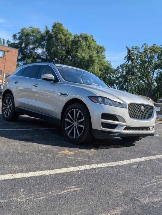 2017 Jaguar F-Pace - Image 3 of 13