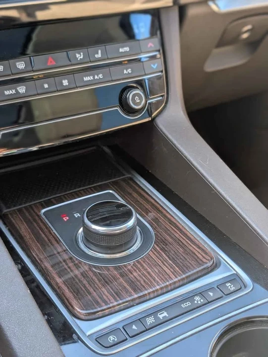 2017 Jaguar F-Pace - Image 7 of 13