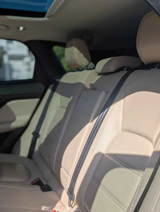 2017 Jaguar F-Pace - Image 8 of 13