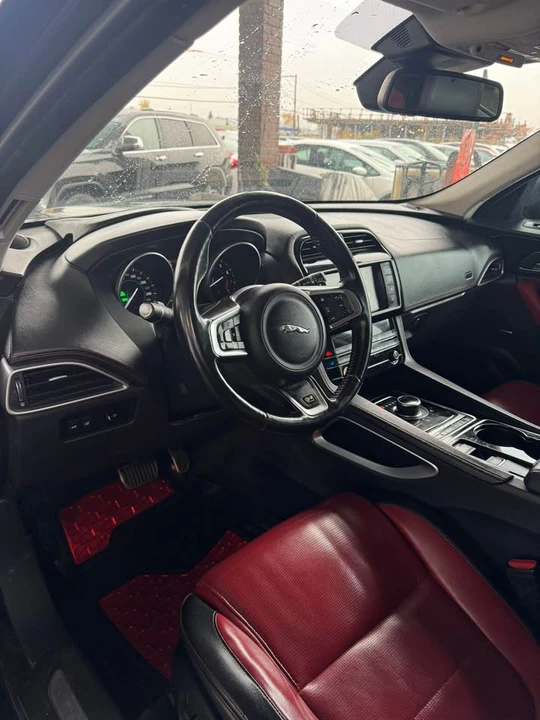 2017 Jaguar F-Pace - Image 10 of 12