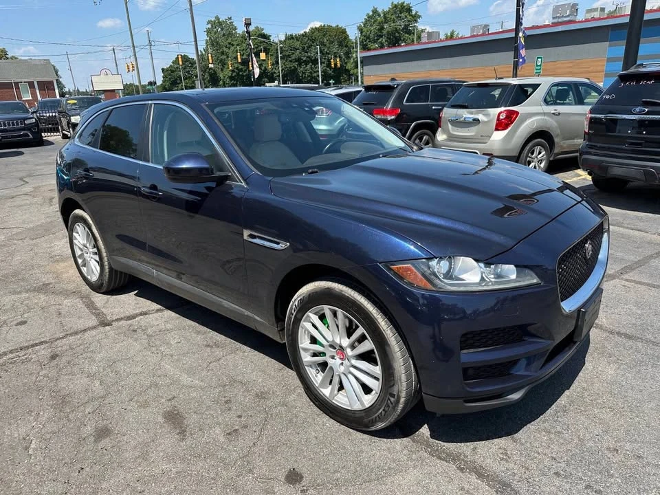 2017 Jaguar F-Pace - Image 2 of 17