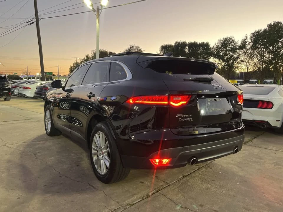 2017 Jaguar F-Pace - Image 3 of 15