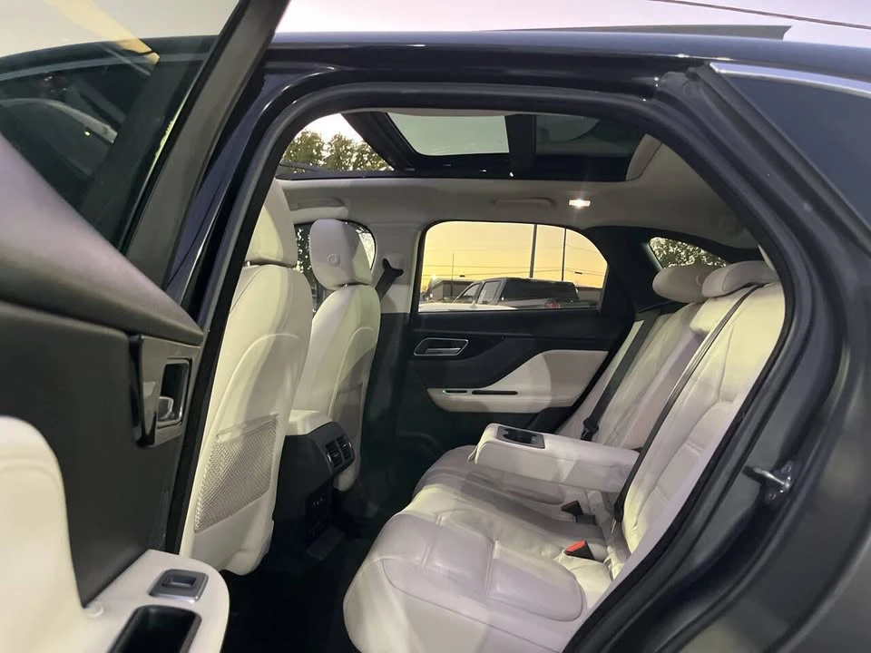 2017 Jaguar F-Pace - Image 8 of 15