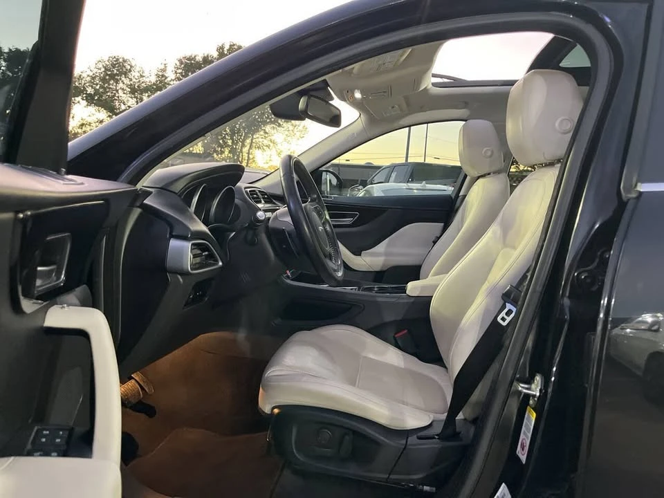 2017 Jaguar F-Pace - Image 7 of 15