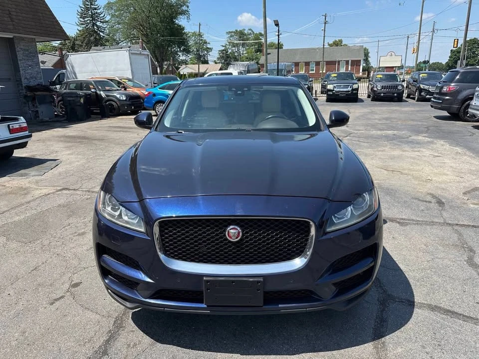 2017 Jaguar F-Pace - Image 4 of 17