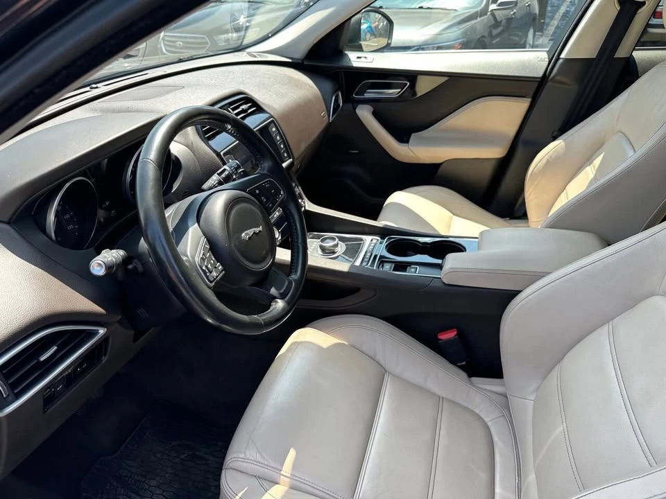 2017 Jaguar F-Pace - Image 11 of 17