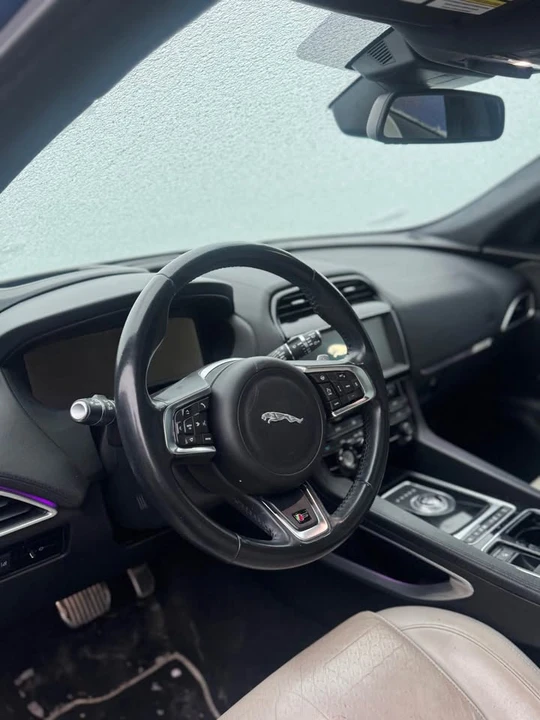 2017 Jaguar F-Pace - Image 3 of 13