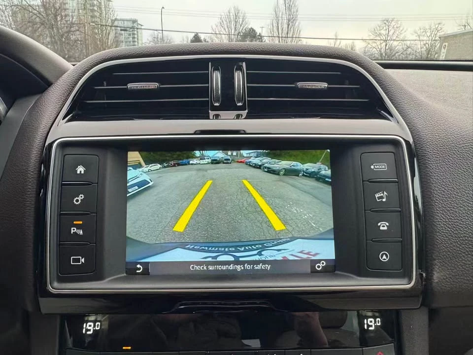 2017 Jaguar F-Pace - Image 13 of 15