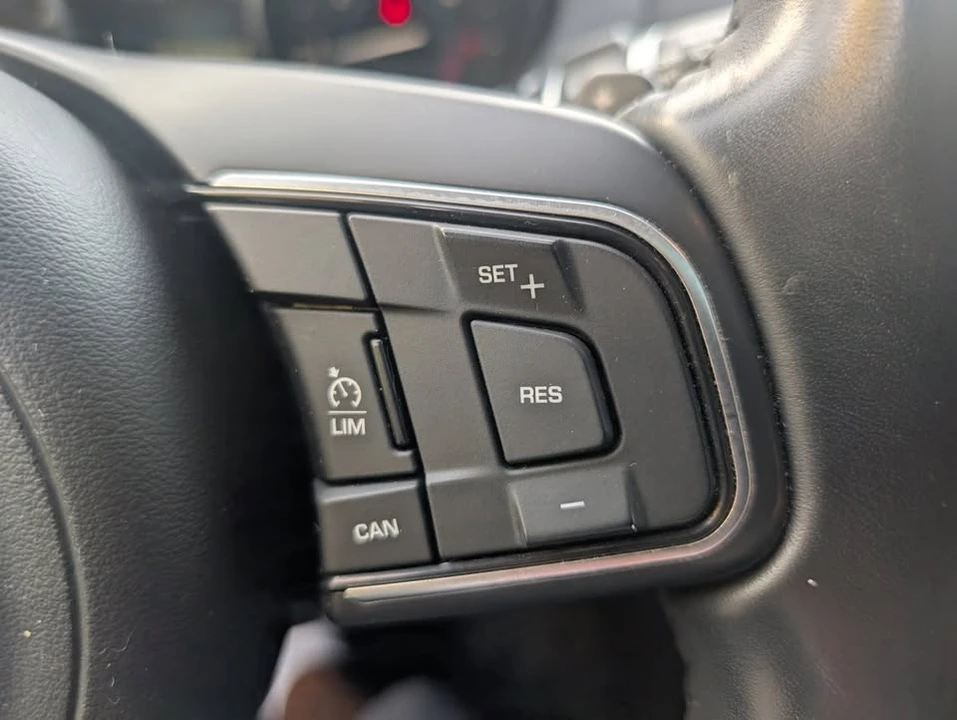 2017 Jaguar F-Pace - Image 18 of 19