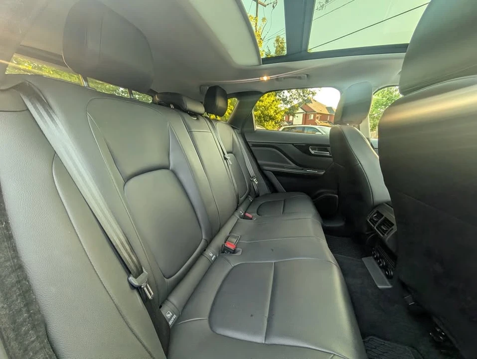 2017 Jaguar F-Pace - Image 11 of 19
