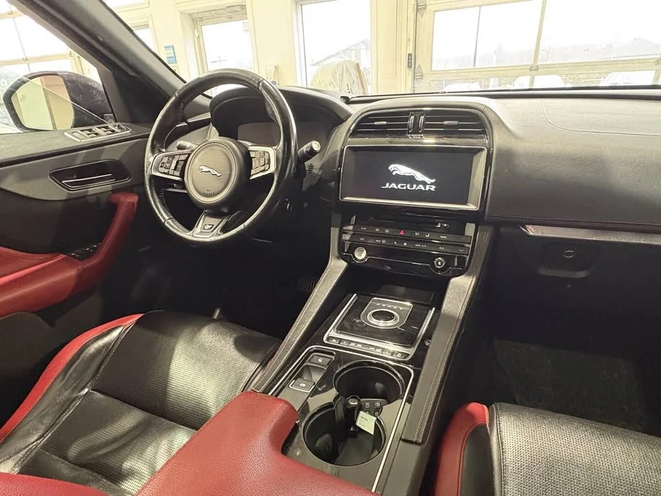 2017 Jaguar F-Pace - Image 14 of 17