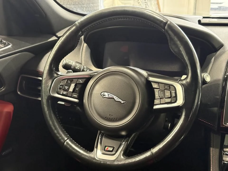 2017 Jaguar F-Pace - Image 10 of 17