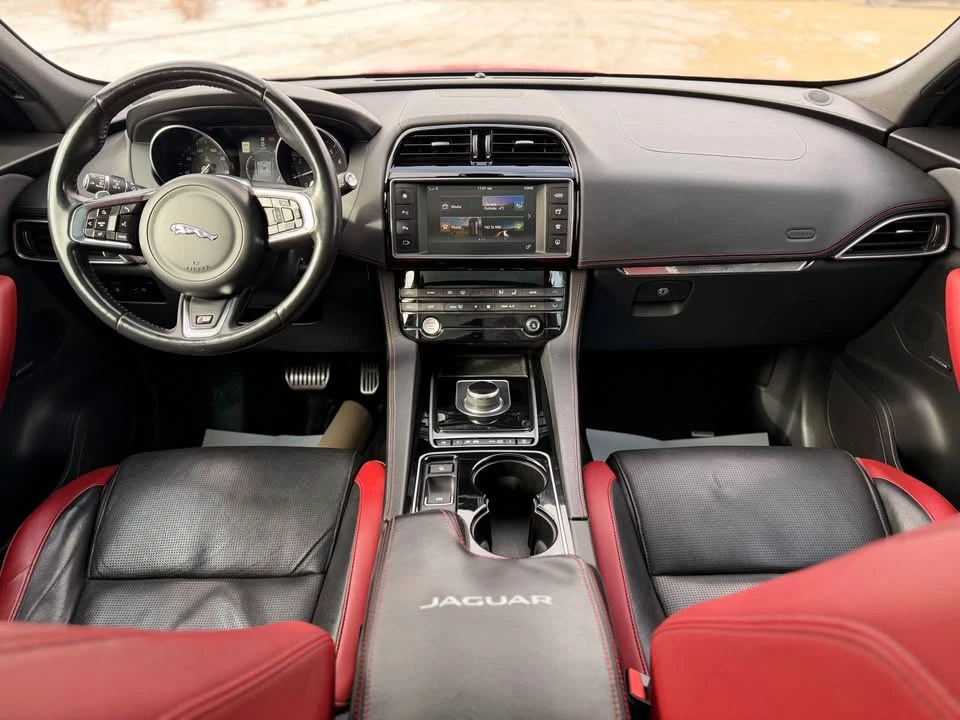 2017 Jaguar F-Pace - Image 8 of 15