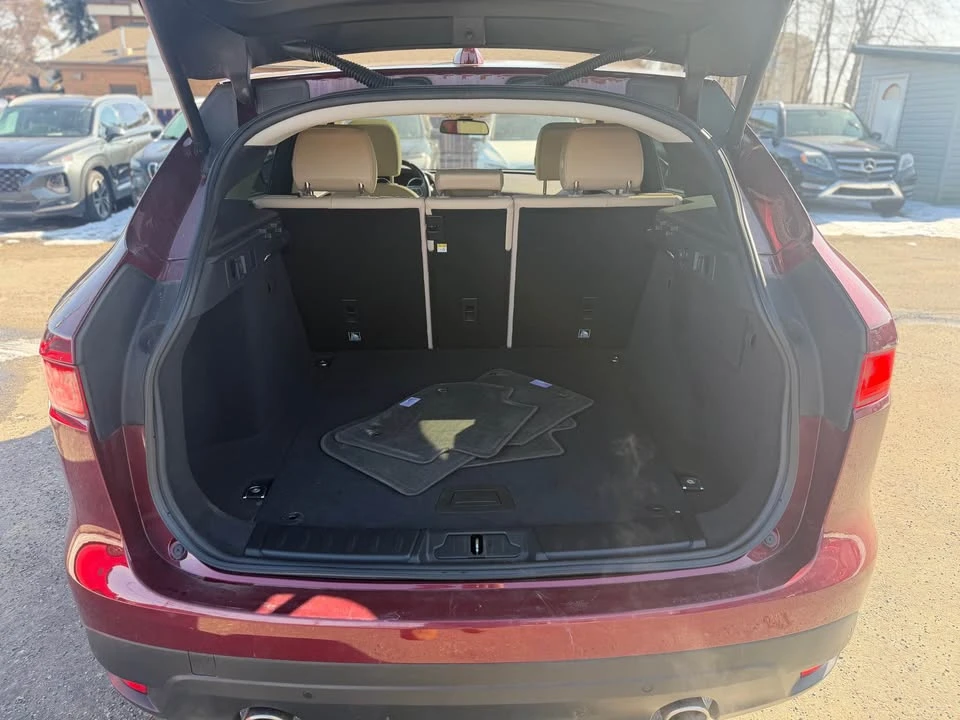 2017 Jaguar F-Pace - Image 11 of 17