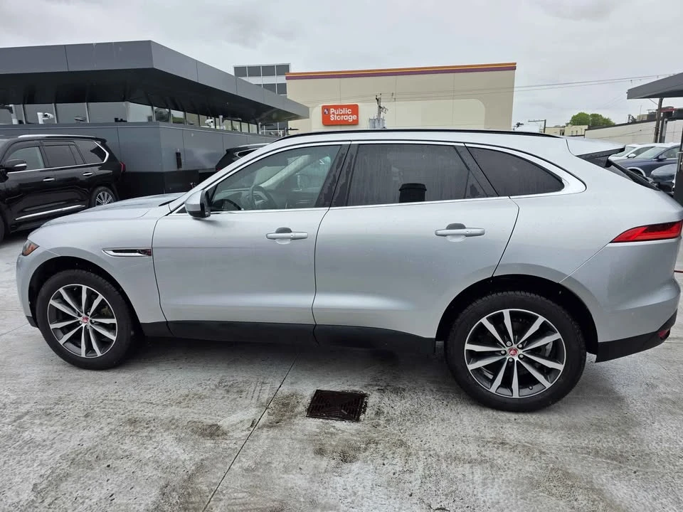 2017 Jaguar F-Pace - Image 8 of 12
