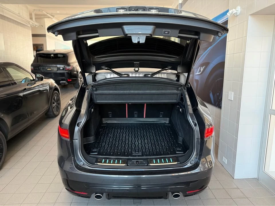 2017 Jaguar F-Pace - Image 11 of 18