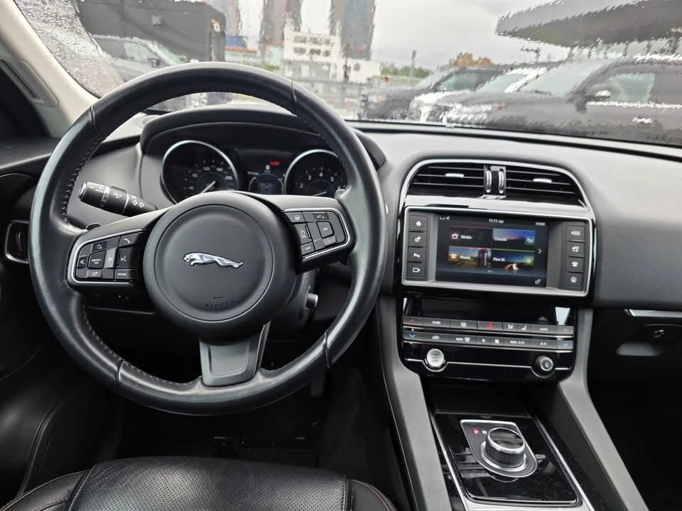 2017 Jaguar F-Pace - Image 10 of 12