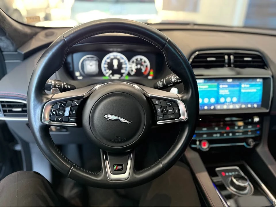 2017 Jaguar F-Pace - Image 17 of 18