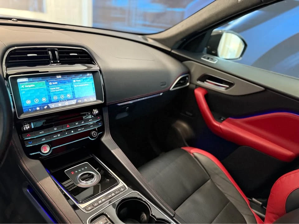 2017 Jaguar F-Pace - Image 10 of 18