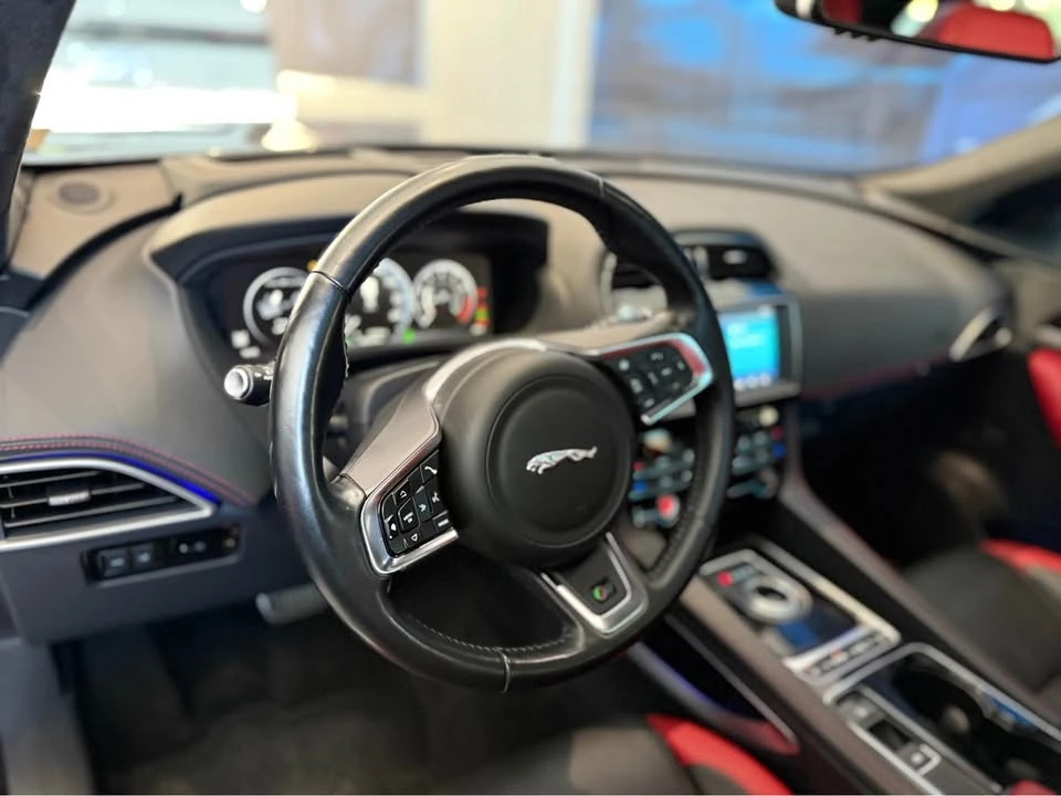 2017 Jaguar F-Pace - Image 9 of 18