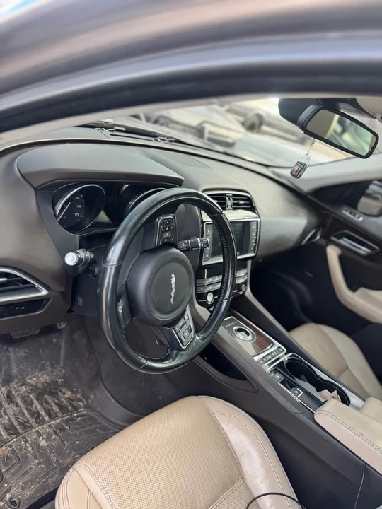 2017 Jaguar F-Pace - Image 5 of 6