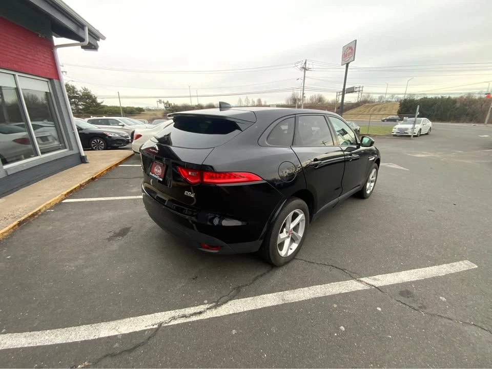 2017 Jaguar F-Pace - Image 8 of 17