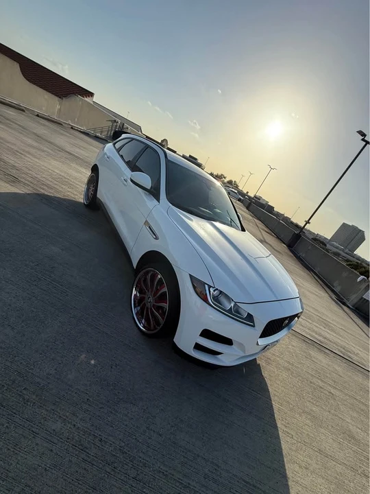 2017 Jaguar F-Pace - Image 7 of 9