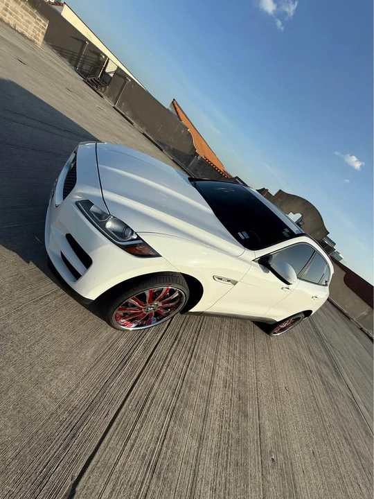 2017 Jaguar F-Pace - Image 5 of 9