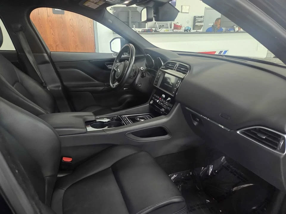 2017 Jaguar F-Pace - Image 6 of 7
