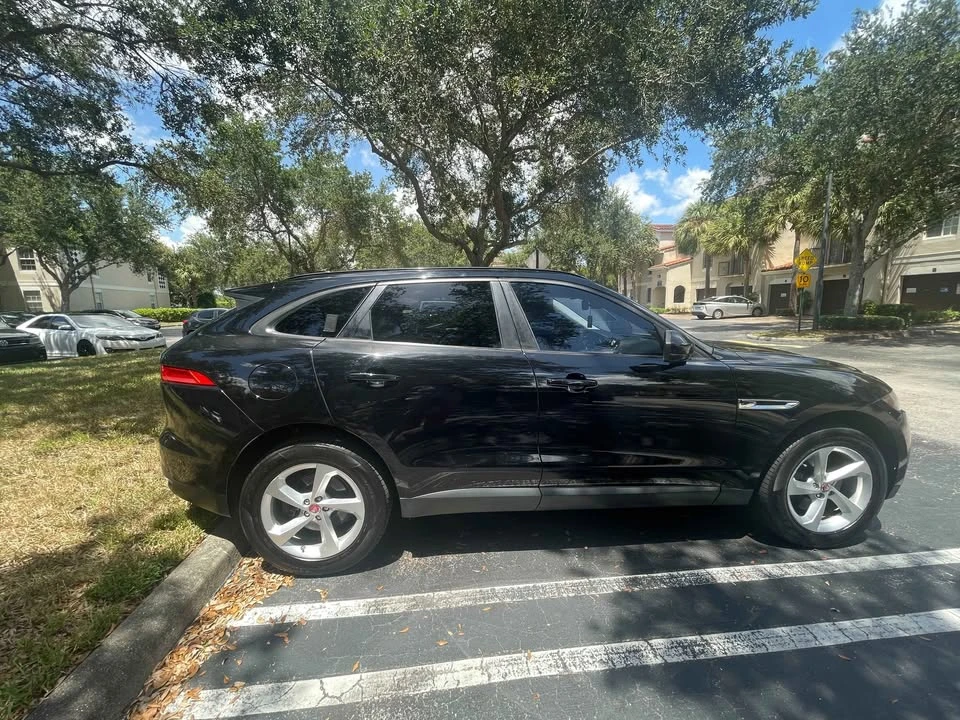 2017 Jaguar F-Pace - Image 2 of 12