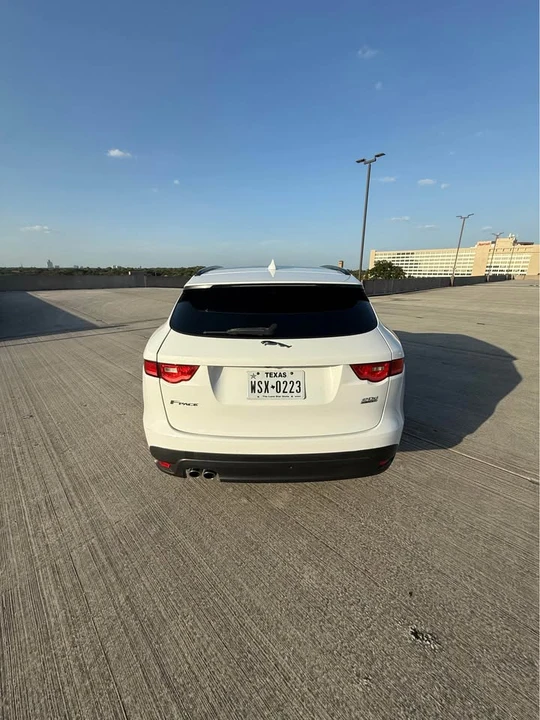 2017 Jaguar F-Pace - Image 4 of 9