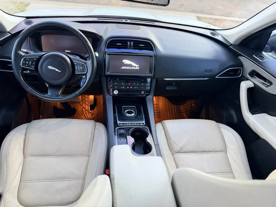 2017 Jaguar F-Pace - Image 10 of 16