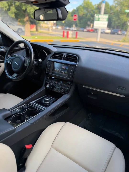 2017 Jaguar F-Pace - Image 18 of 20
