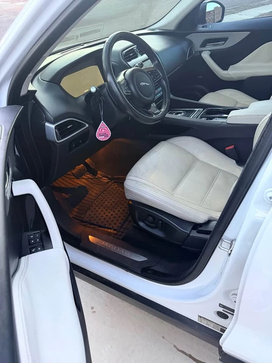2017 Jaguar F-Pace - Image 7 of 15